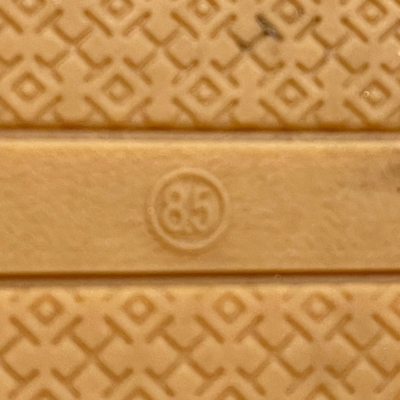 Tory Burch COLOR-BLOCK MIXED-LEATHER ESPADRILLE
NWOT
SiE 8.5 - Picture 9 of 11